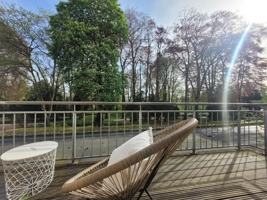 Mit Blick In Den Emsseepark Apartment